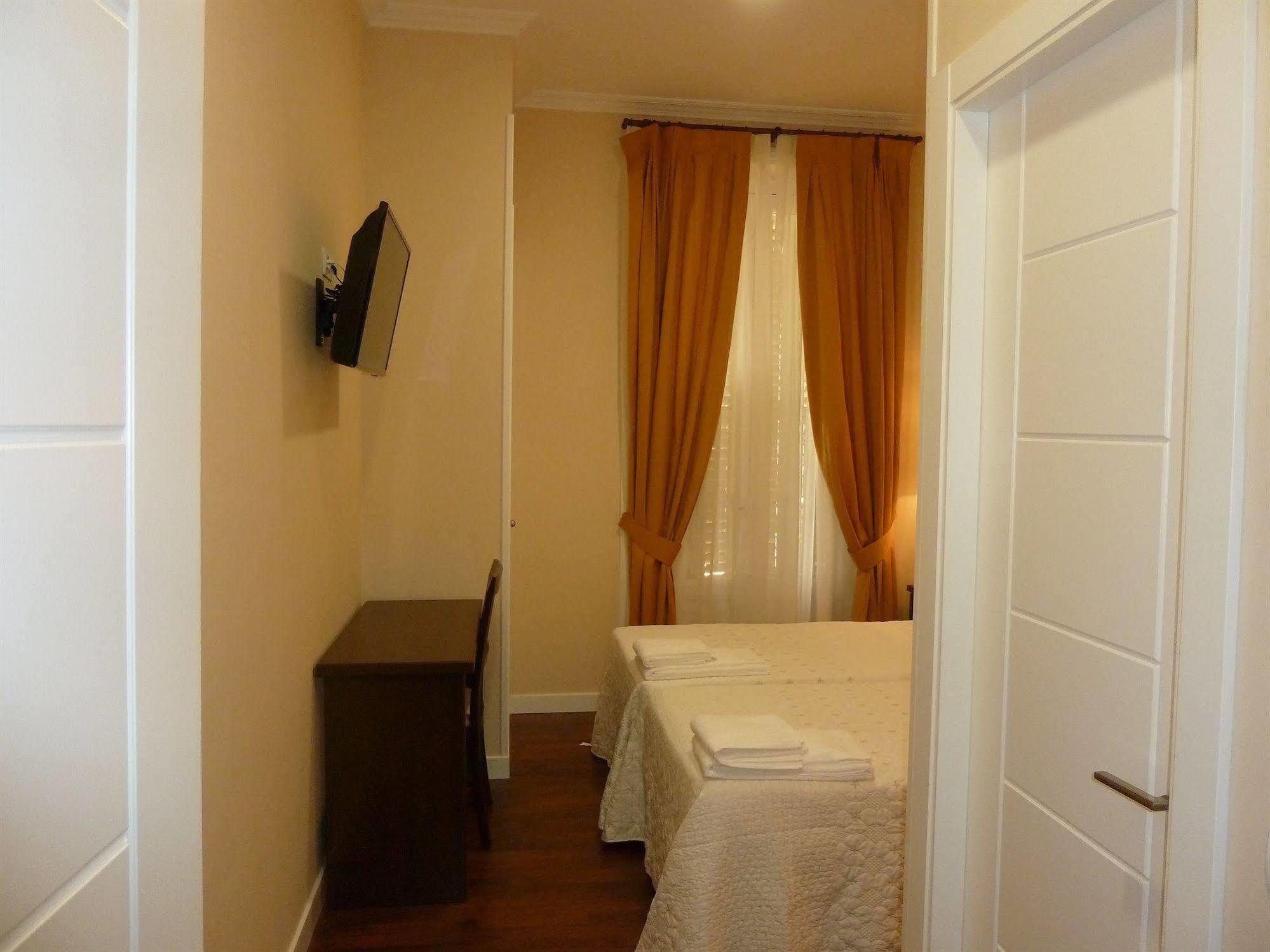 Hostal Mayor Madrid Ngoại thất bức ảnh